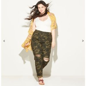 Loralette NWT Plus 18 2X Camo Ripped Jogger pants